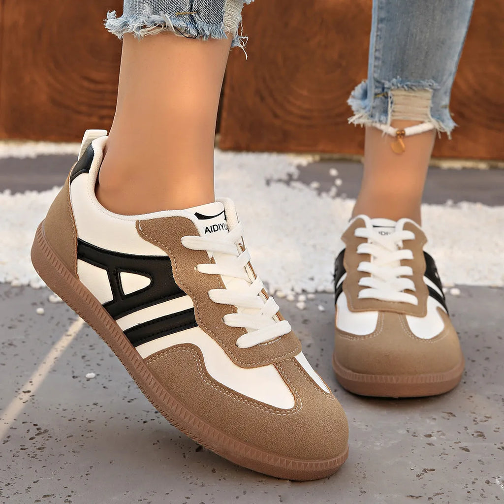 Women's retro lace-up jogging shoes in black with colour matching details and platform sole