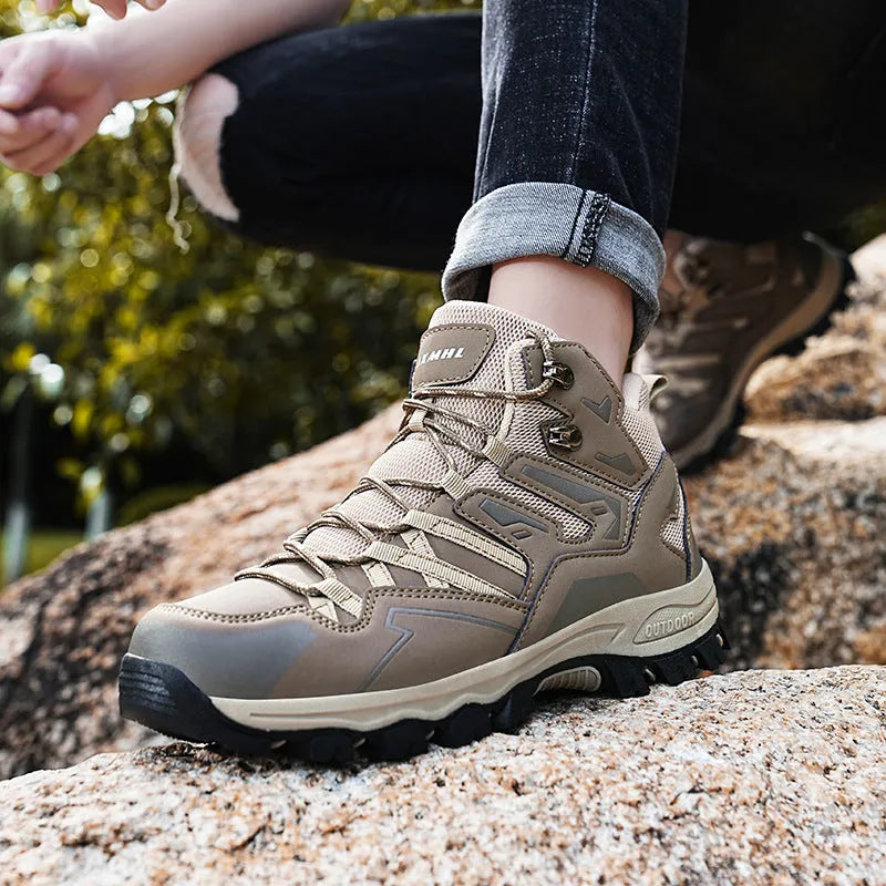 Hiking sneakers low-top outdoor shoes with rubber soles and flannel uppers in five colour options