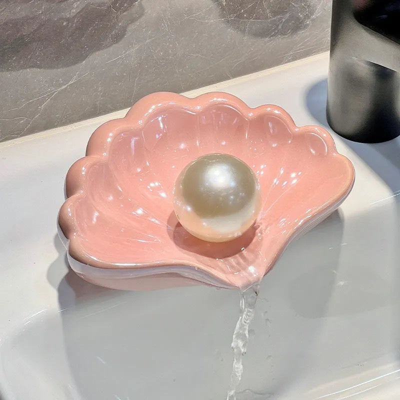 Pearl white shell-shaped plastic soap dish for bathroom measuring 12x9x5.5cm