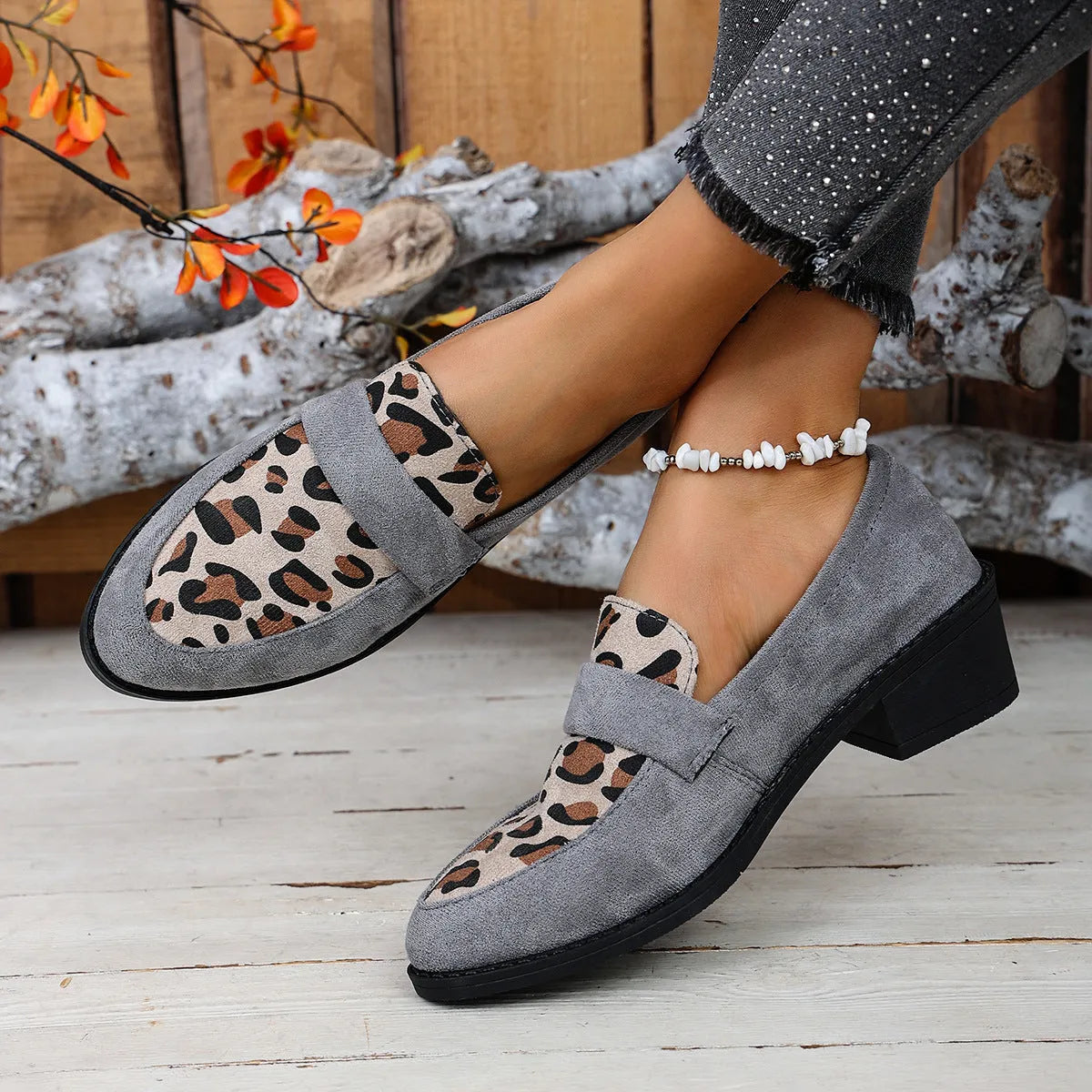 Leopard print suede slip-on shoes with chunky heel and pointed toe in brown colour