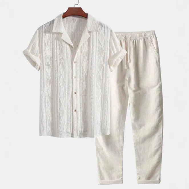 Casual two-piece suit with digital camouflage pattern, short sleeve shirt and trousers in slim fit