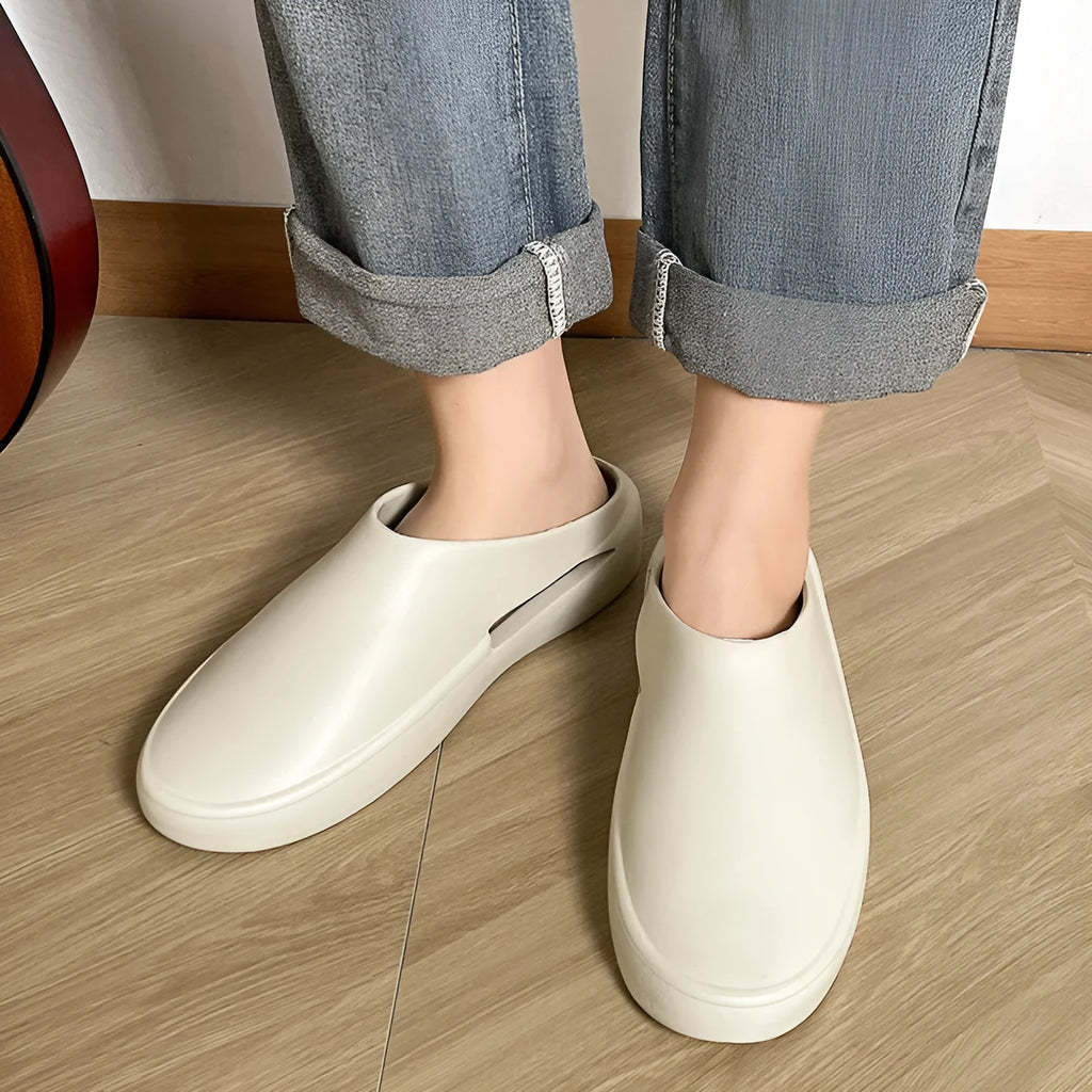 Men's closed-toe EVA slippers in beige with non-slip injection moulded sole, outdoor summer footwear