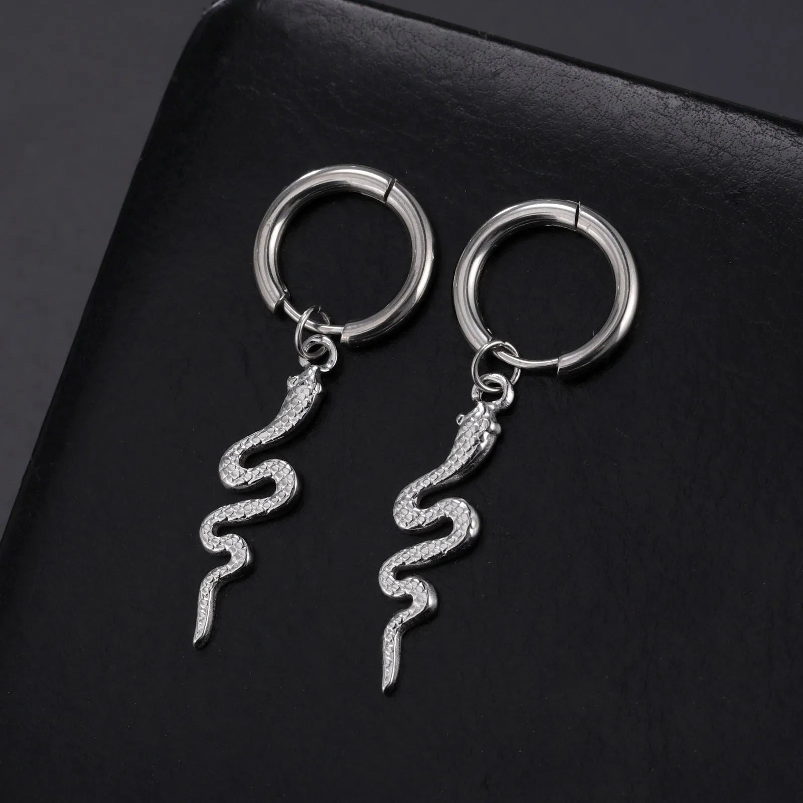 Snake-shaped vintage clip earrings in stainless steel with 18K gold plating