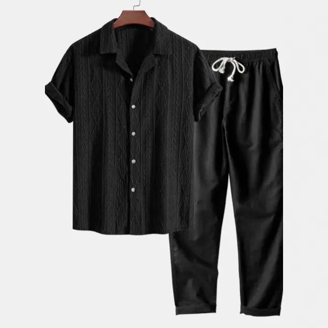 Casual two-piece suit with digital camouflage pattern, short sleeve shirt and trousers in slim fit