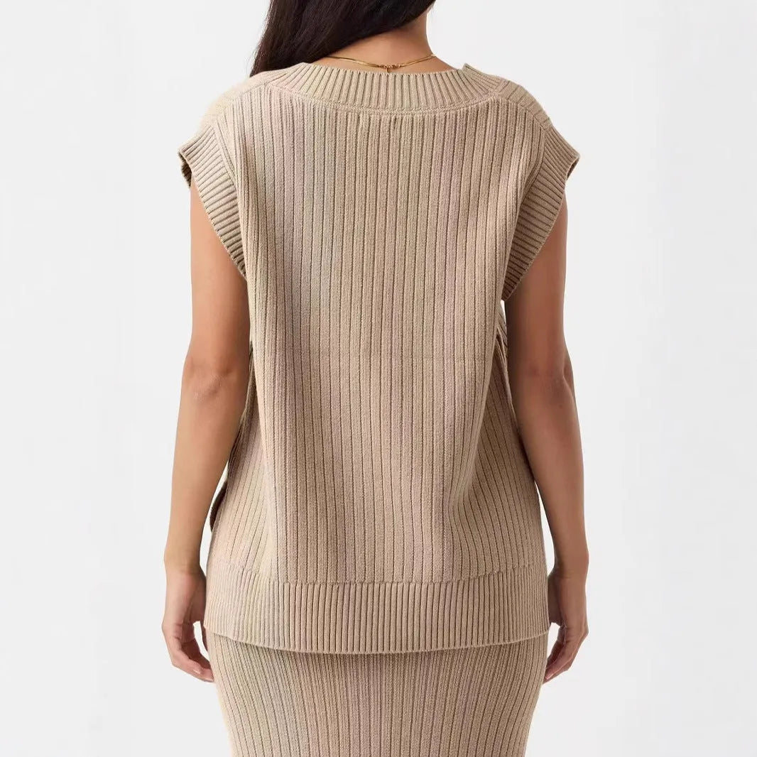 V-neck sleeveless loose pullover vest in striped pattern with camel colour
