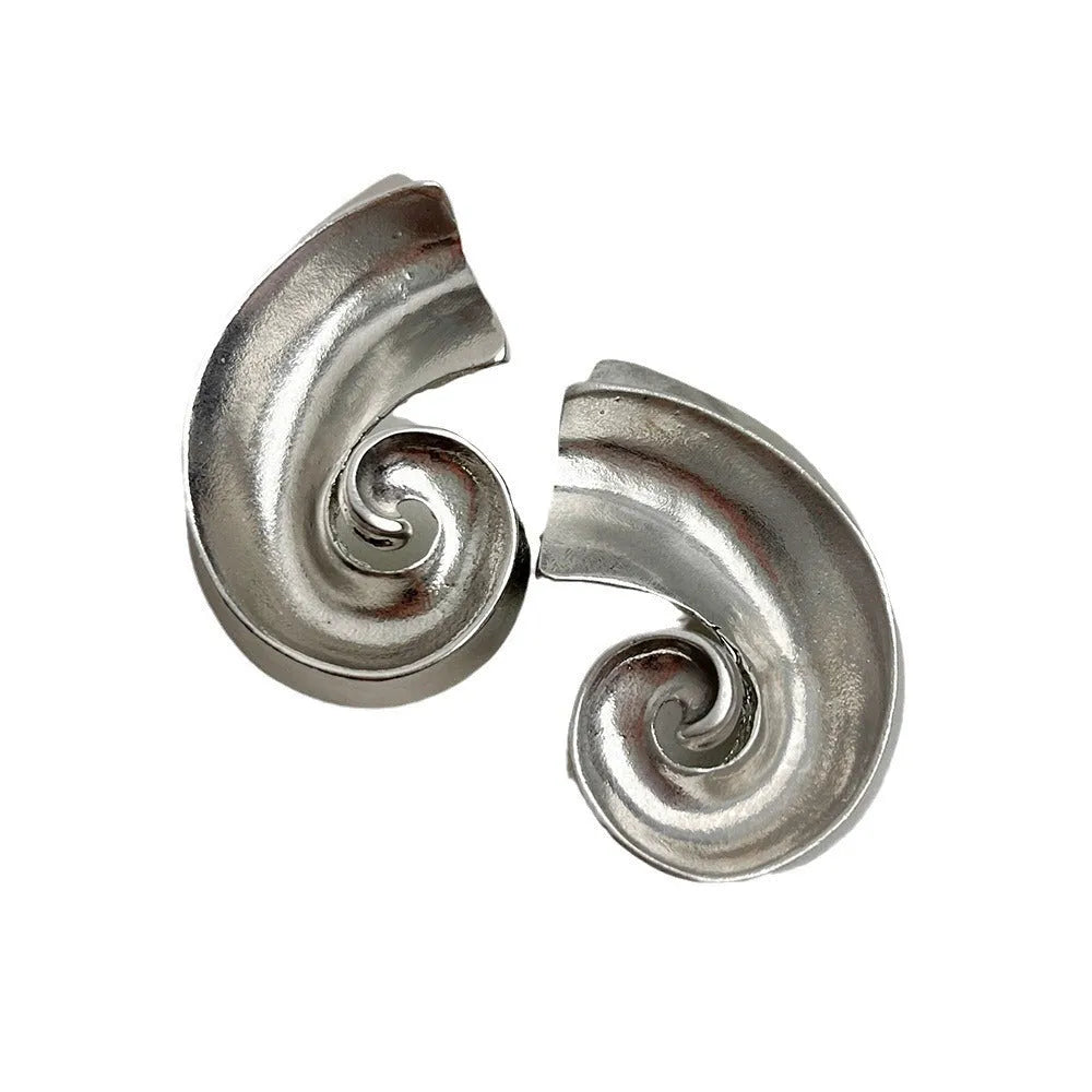 Retro geometric alloy ear studs in gold or silver colours measuring 5cm