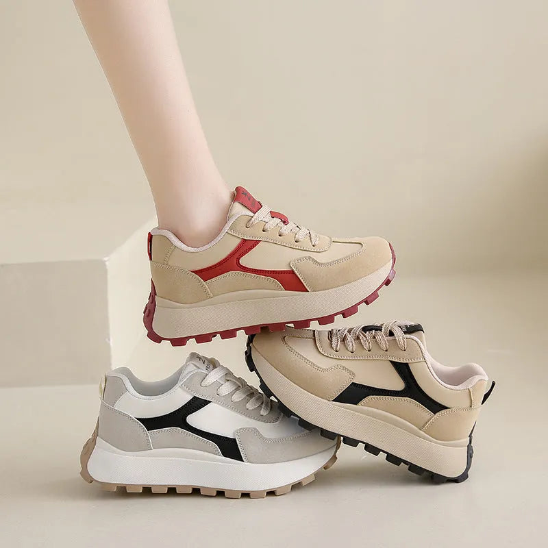 Women's low-top platform sports shoes in card black with mesh lining and front lace-up closure