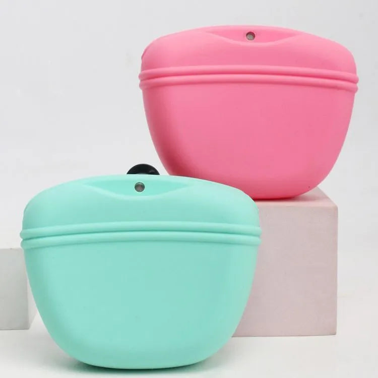 Silicone dog treat training bag with clip for belt attachment and magnetic closure