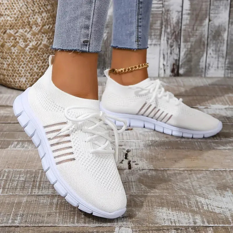 Women's casual breathable flat shoes in flying knit mesh with round toe and front tie fastening