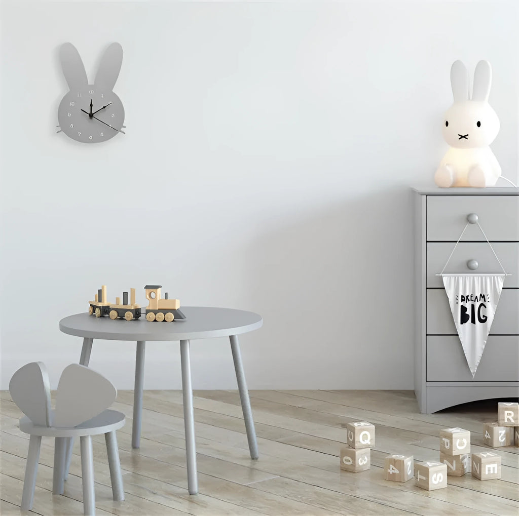 Wooden cartoon wall clock showing a pink crown design, dimensions 22x18cm.