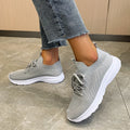 Women's low-top running shoes in creamy white with mesh and Flyknit breathable upper.