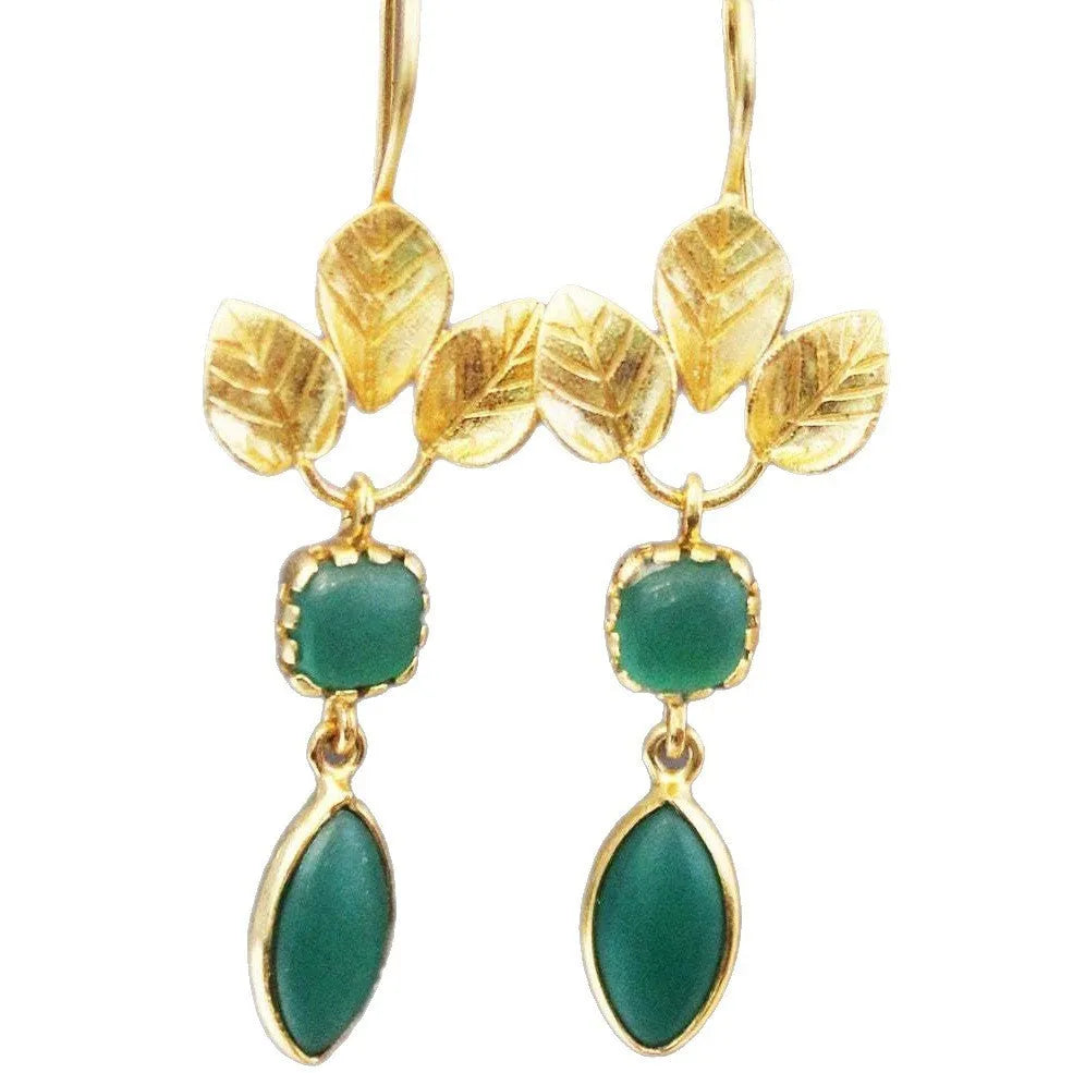 Gold-coloured copper retro earrings with French leaves tassel and water drop zircon design in drop shape