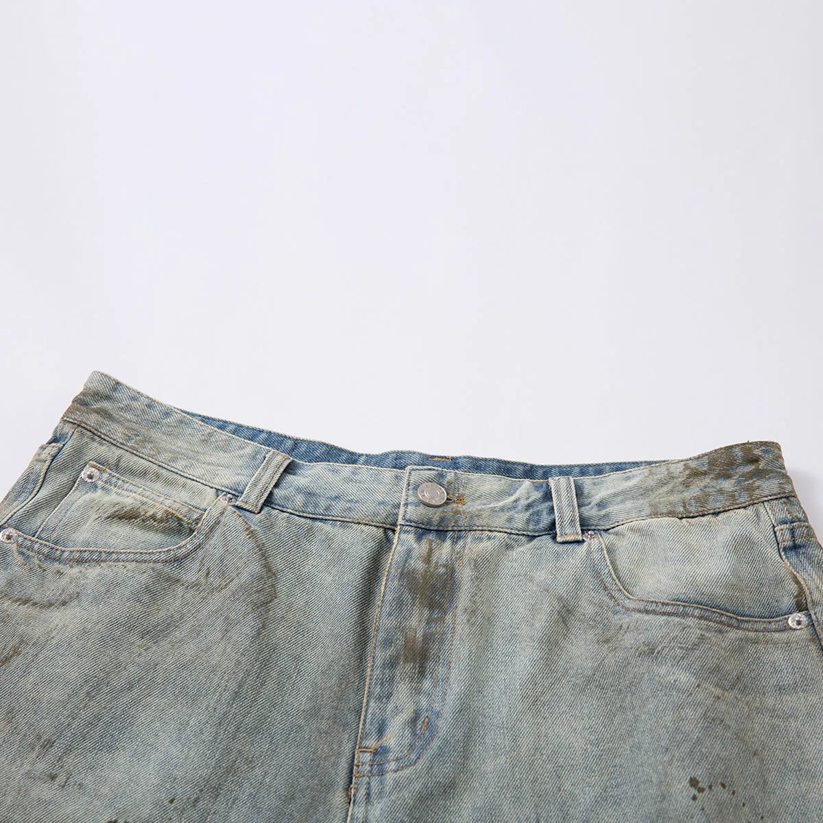 Washed blue cropped denim jeans with straight leg cut and zipper fly