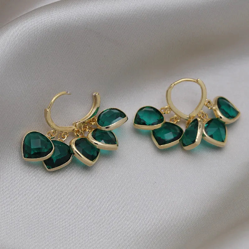 Green heart-shaped glass pendant ear clip earrings with alloy inlay in Korean style for women.