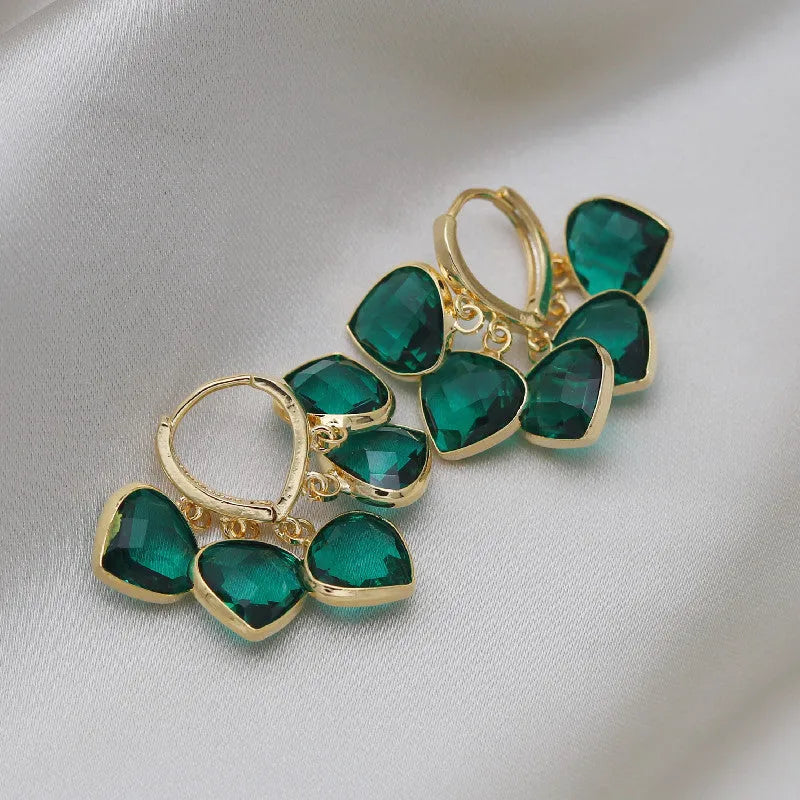 Green heart-shaped glass pendant ear clip earrings with alloy inlay in Korean style for women.