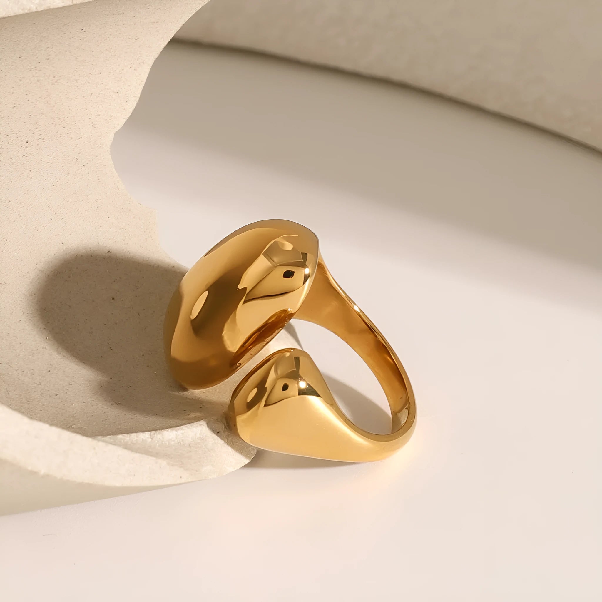 Women's exaggerated open geometric ring in stainless steel, colour JDR2405081.