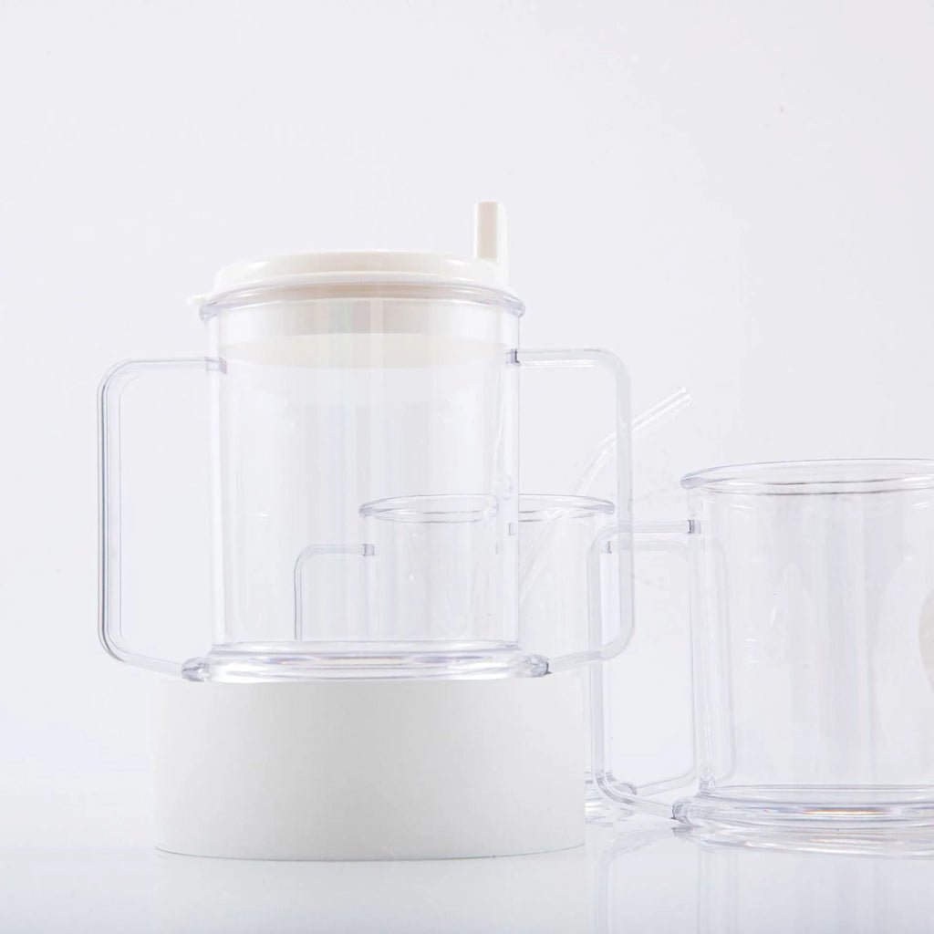 Transparent plastic drinking cup with spill-proof lid, 14cm height