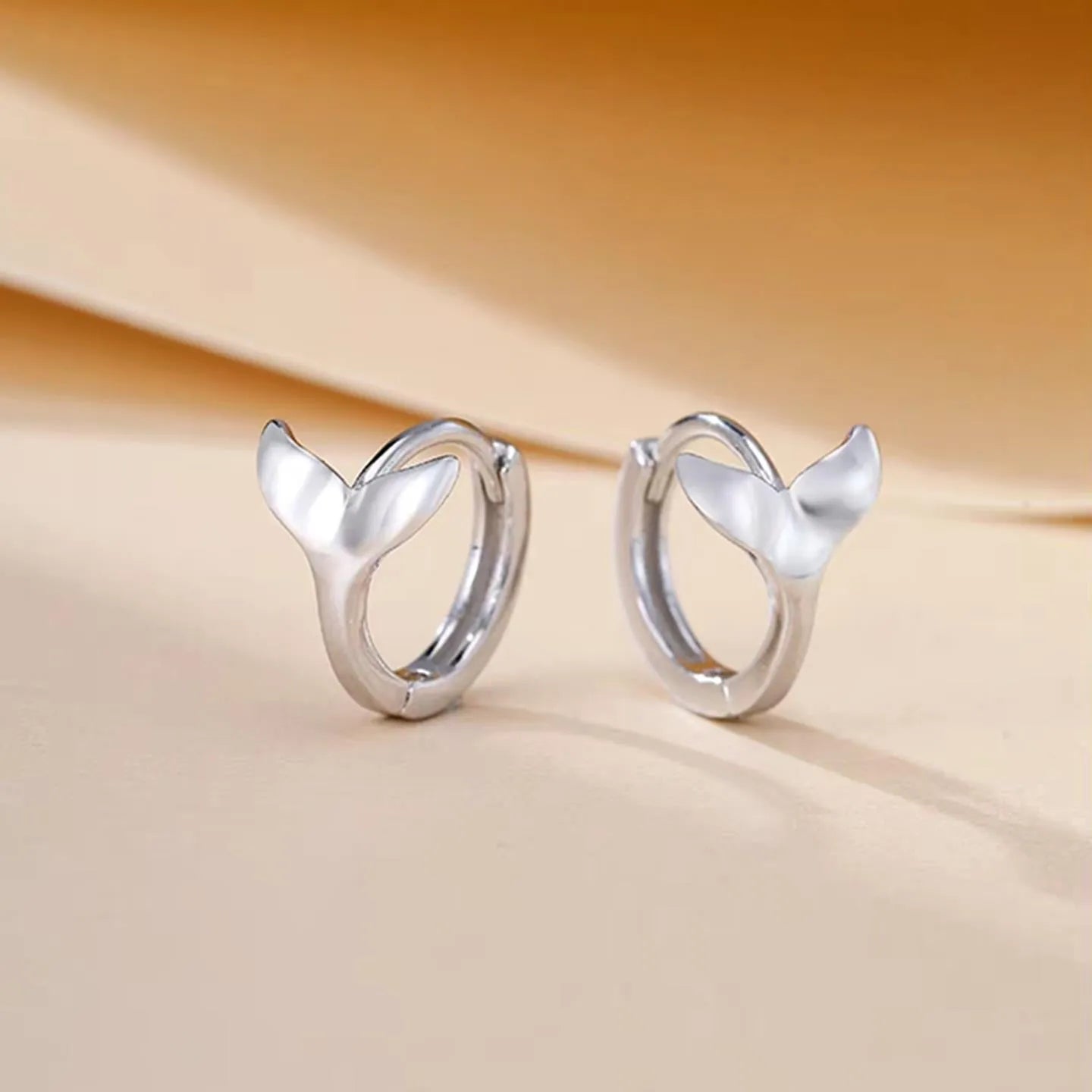 Women's fashion fishtail earrings in gold colour with simple design
