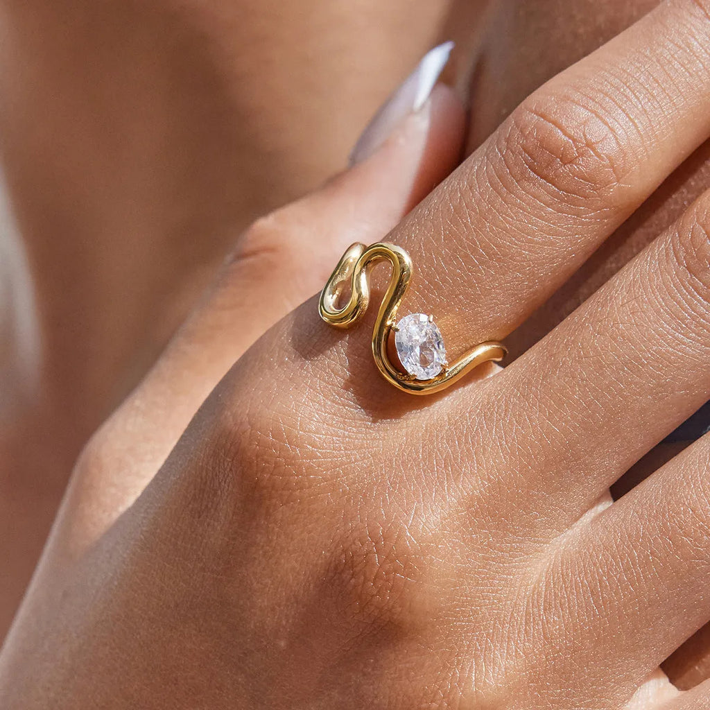 Geometric zircon ring in titanium steel with European/American style, shown in one of its available colours.