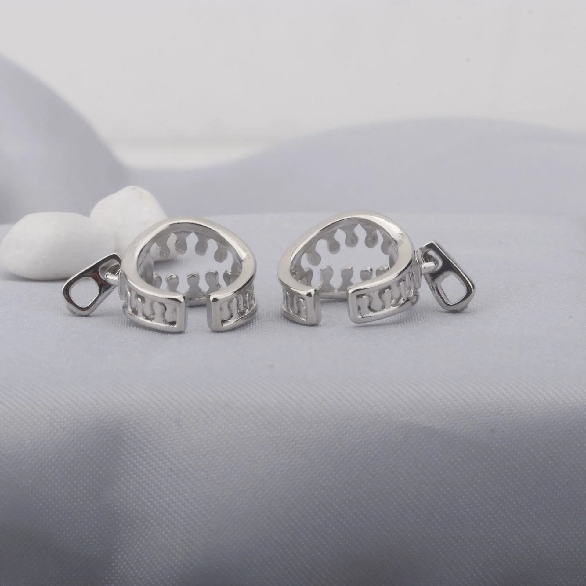 Copper geometric ear bone clip earrings with zipper design detail in ES862 colour