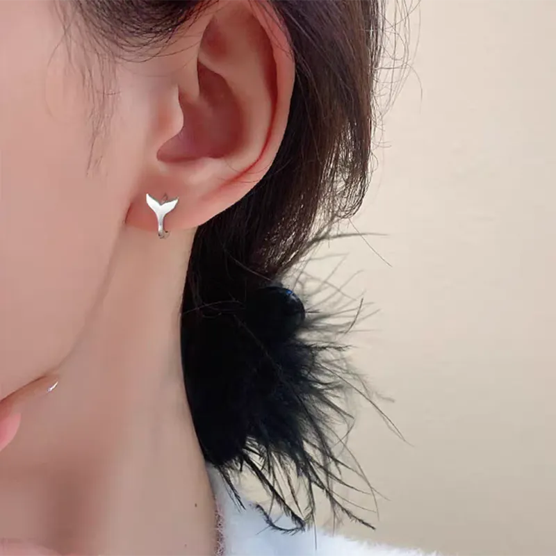 Women's fashion fishtail earrings in gold colour with simple design