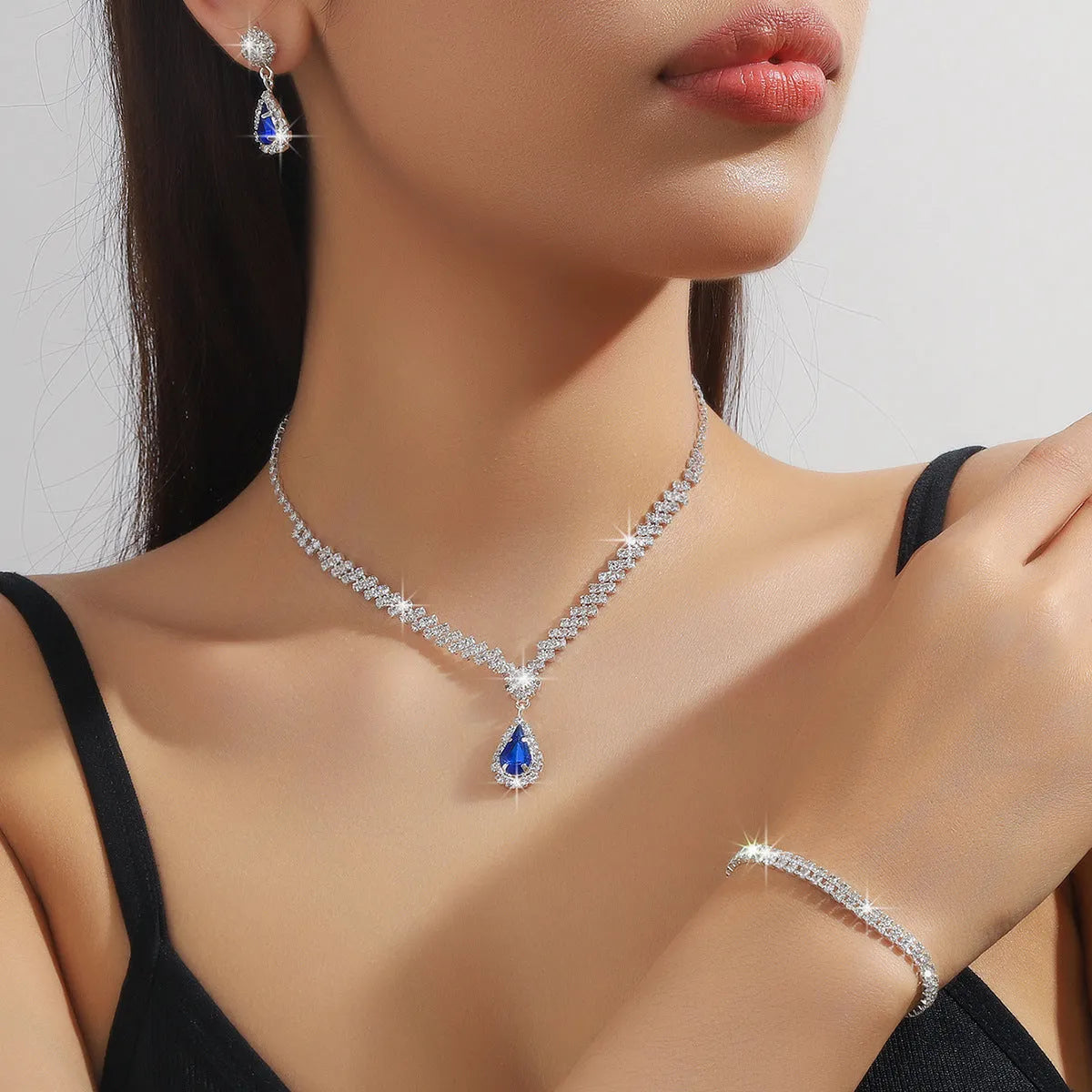 Claw chain necklace and earrings set with drop-shaped rhinestones in multiple colour options