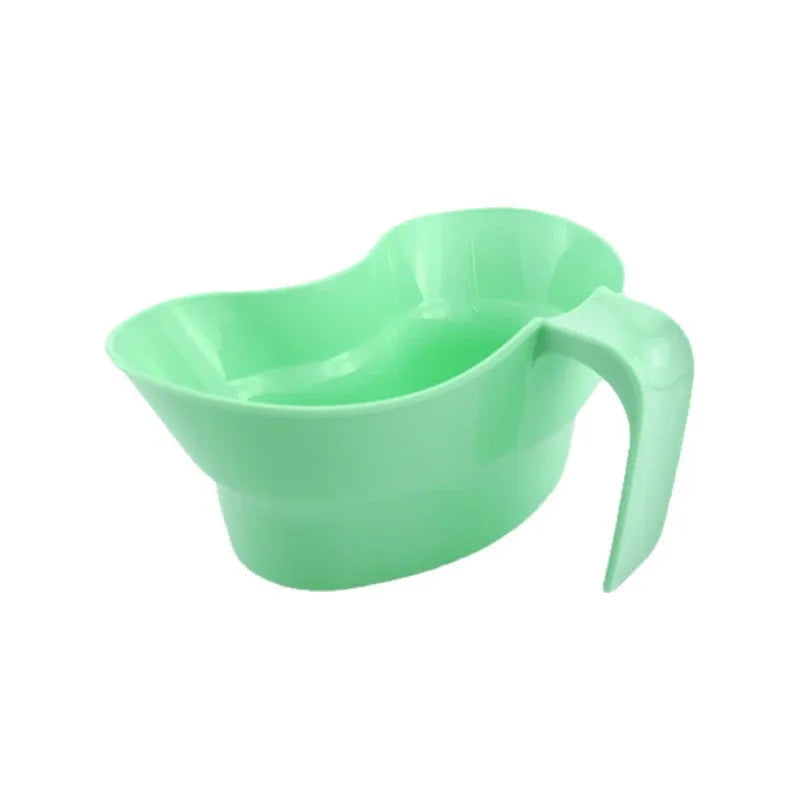 Green plastic gargle cup for bedridden patient oral care with modern simple design