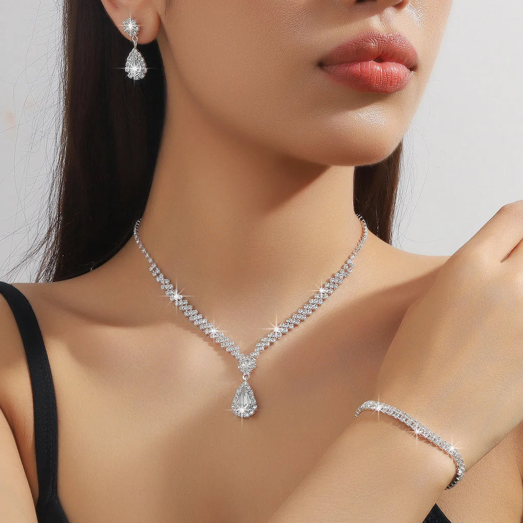 Claw chain necklace and earrings set with drop-shaped rhinestones in multiple colour options