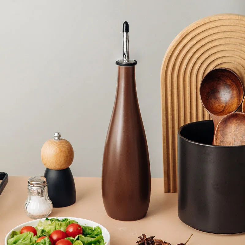 Ceramic oil pot with funnel and brush in 650ml capacity