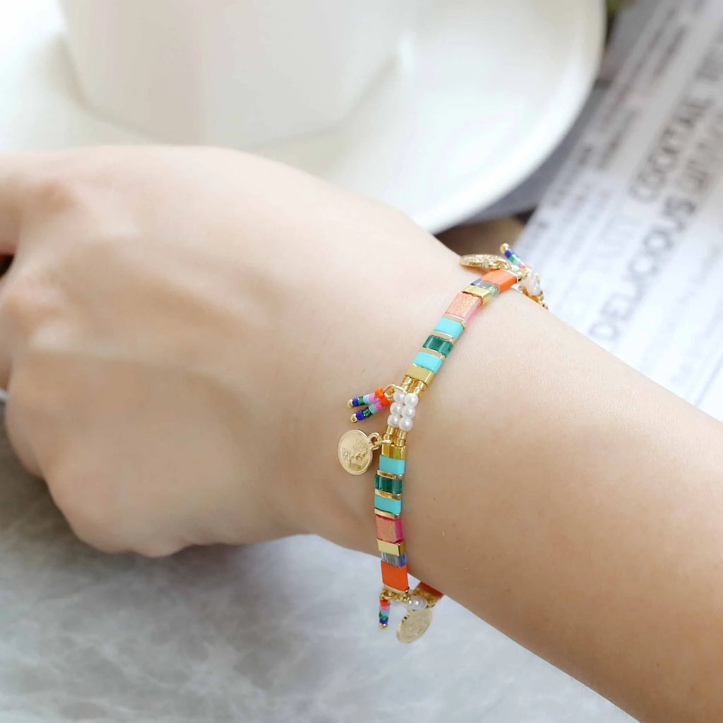 Women's imitation pearl and glass beaded bracelet with European-American styling and manual craftsmanship
