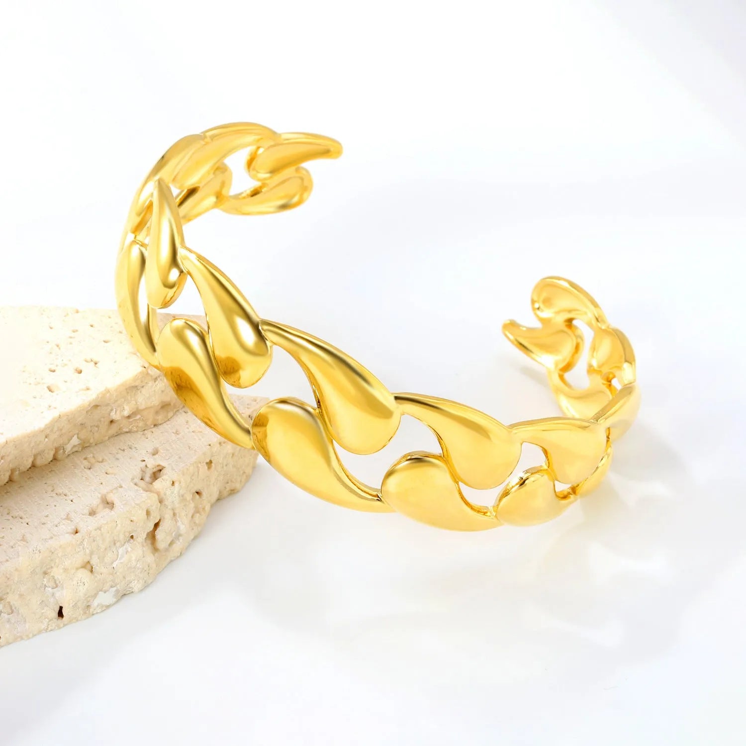 Stainless steel alloy bracelet in European American style with gold and silver colour options