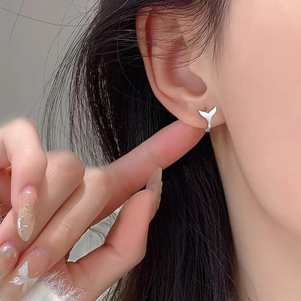 Women's fashion fishtail earrings in gold colour with simple design
