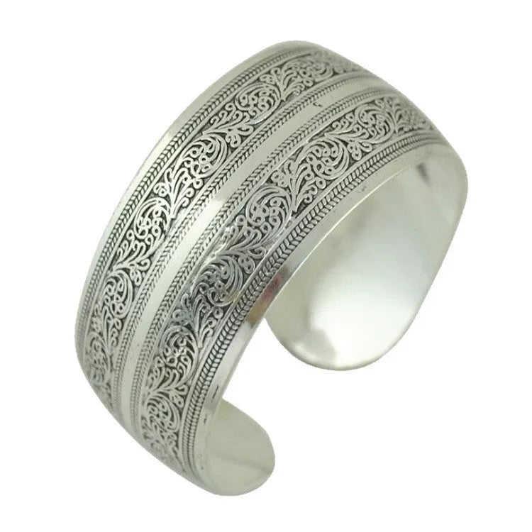 Carved Miao silver bracelet with openwork floral patterns in adjustable Roman shape