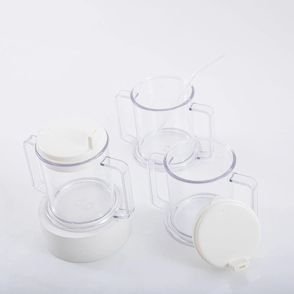 Transparent plastic drinking cup with spill-proof lid, 14cm height