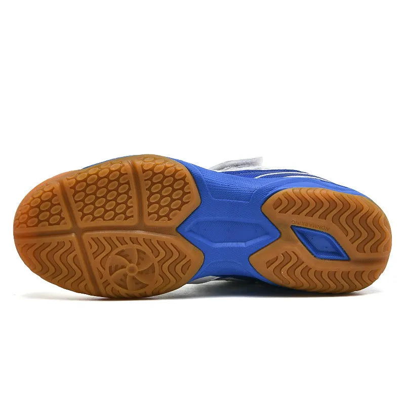 White and blue casual badminton shoes with low-top PVC upper and ribbed non-slip sole
