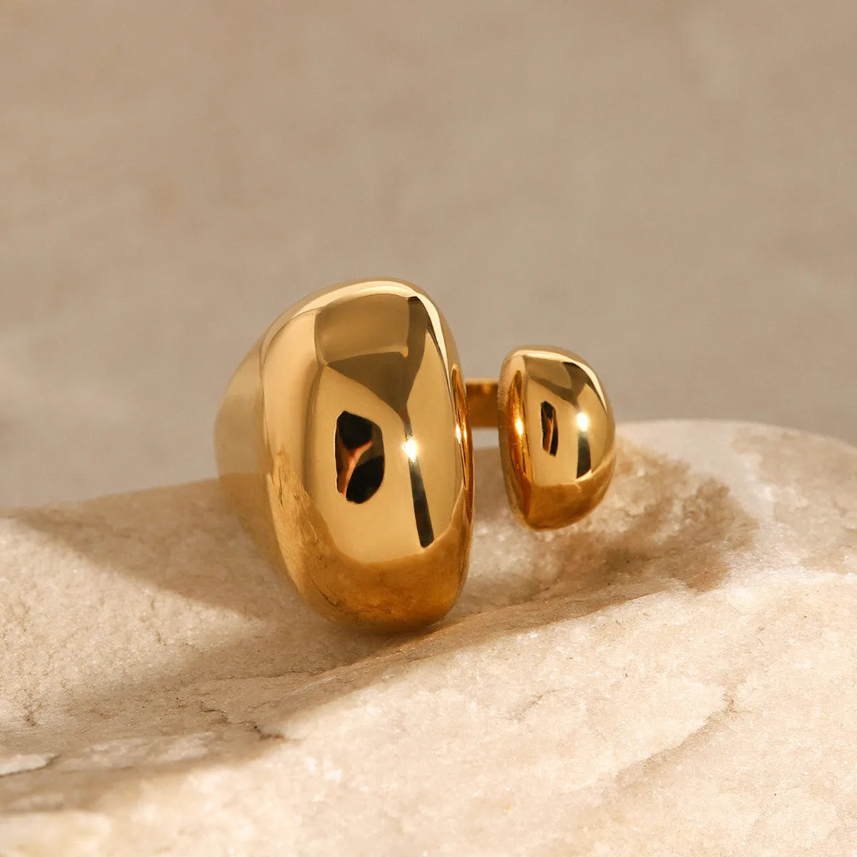 Women's exaggerated open geometric ring in stainless steel, colour JDR2405081.