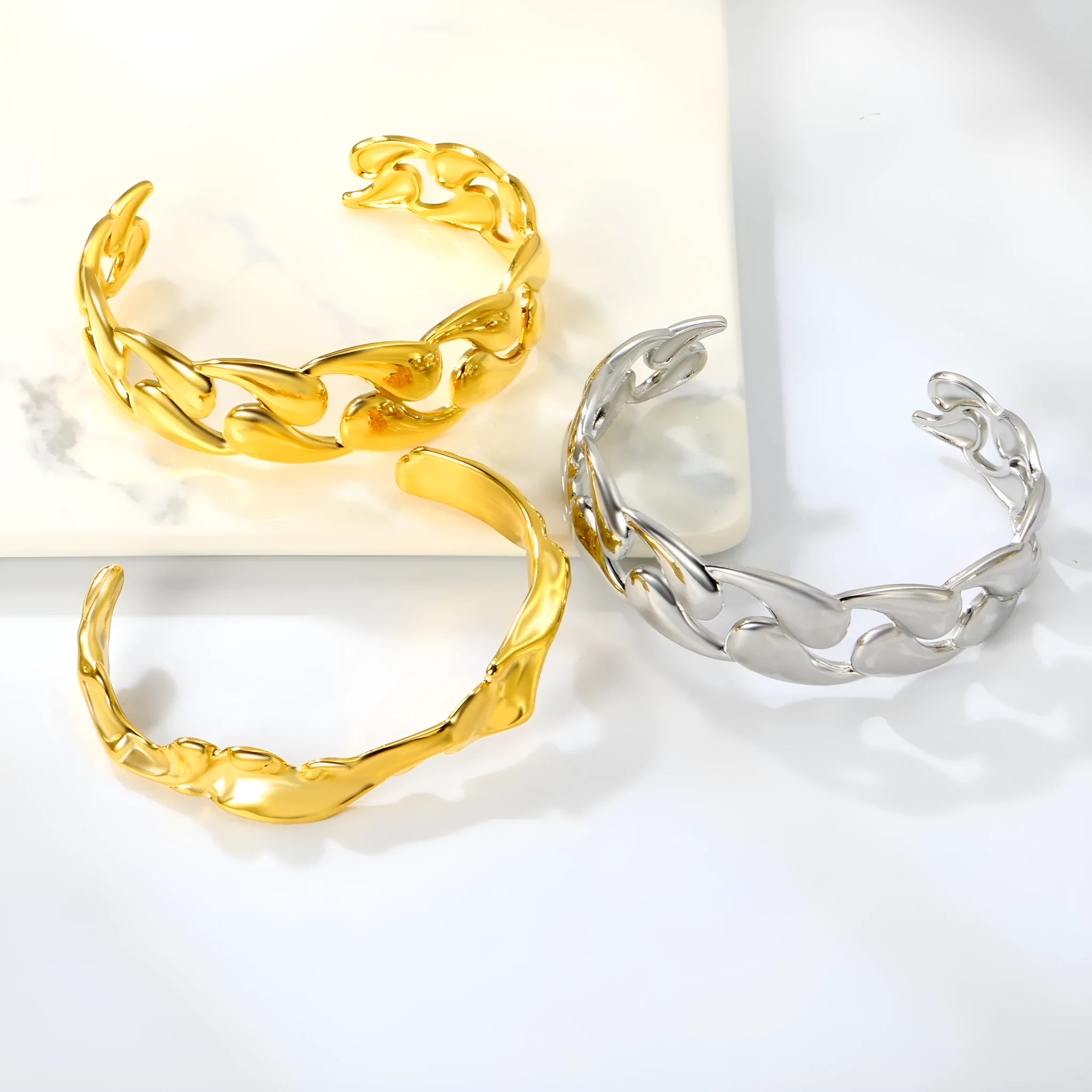 Stainless steel alloy bracelet in European American style with gold and silver colour options