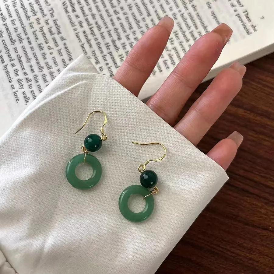 Geometric peace buckle earrings with green jade colour and 14K gold plating