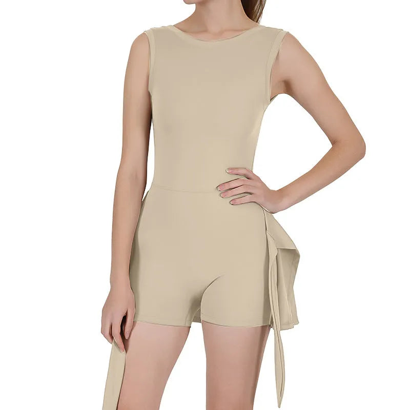 Women's solid colour sports skirt with built-in shorts for tennis and workouts in nylon fabric.