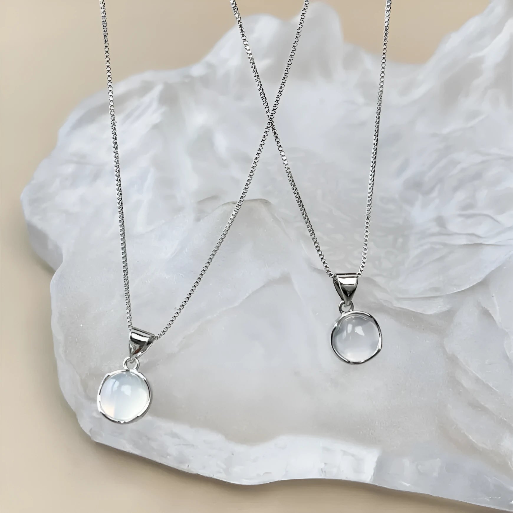 Women's oval pendant necklace with geometric eight awn star design on adjustable 21-50cm chain in X7 6moon light colour