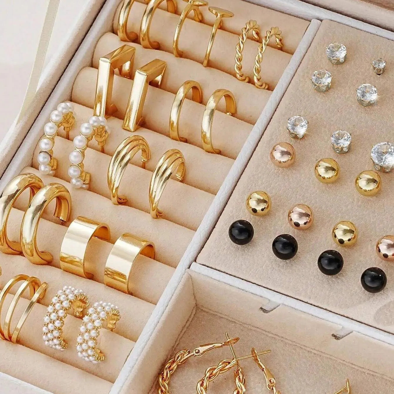 108 geometric pearl earrings in gold and yellow electroplated alloy without packaging box