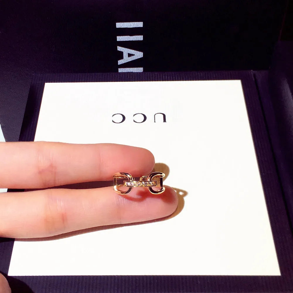 Gold geometric ring for women with inlaid zircon stone