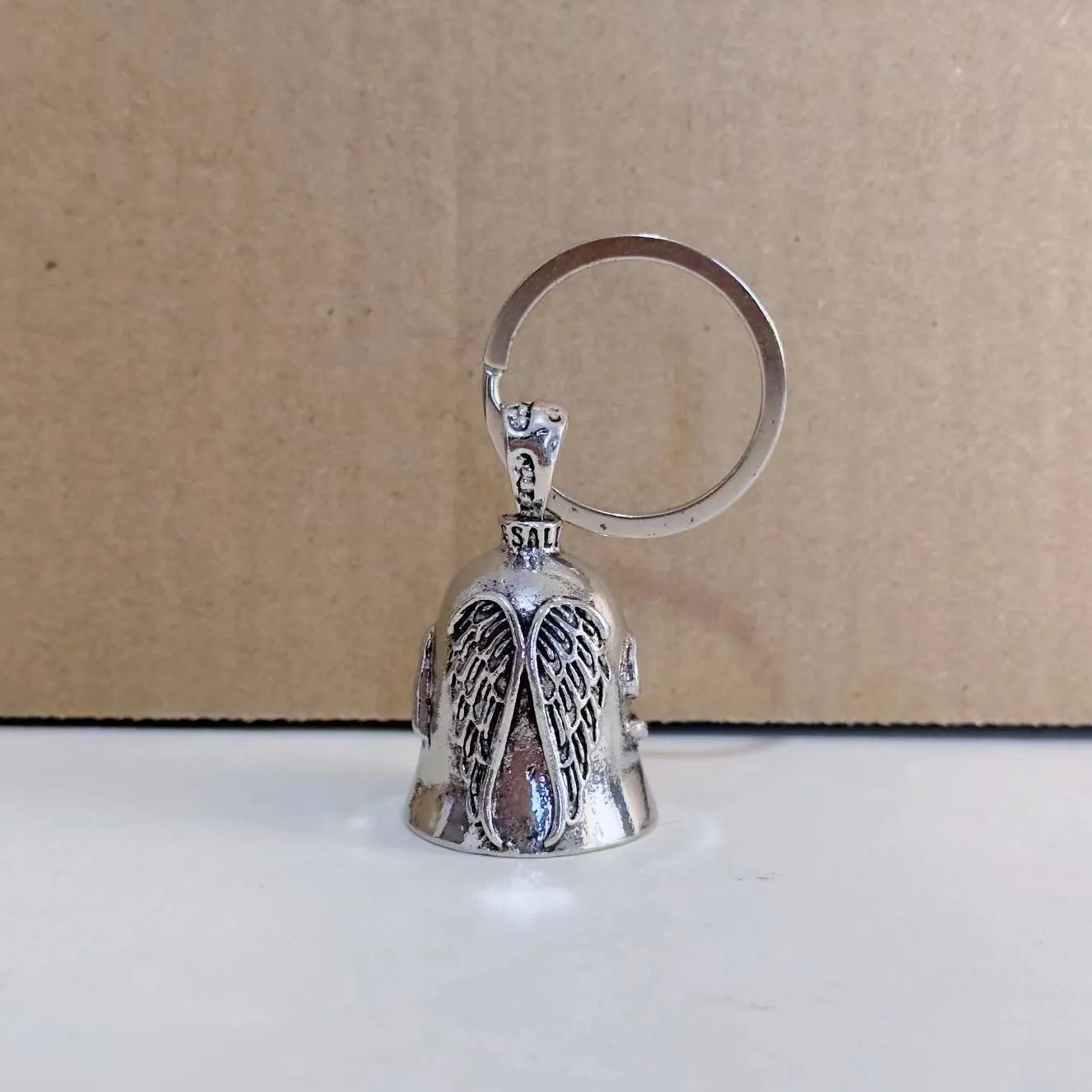 Vintage-style white angel wings necklace and keychain made from alloy.