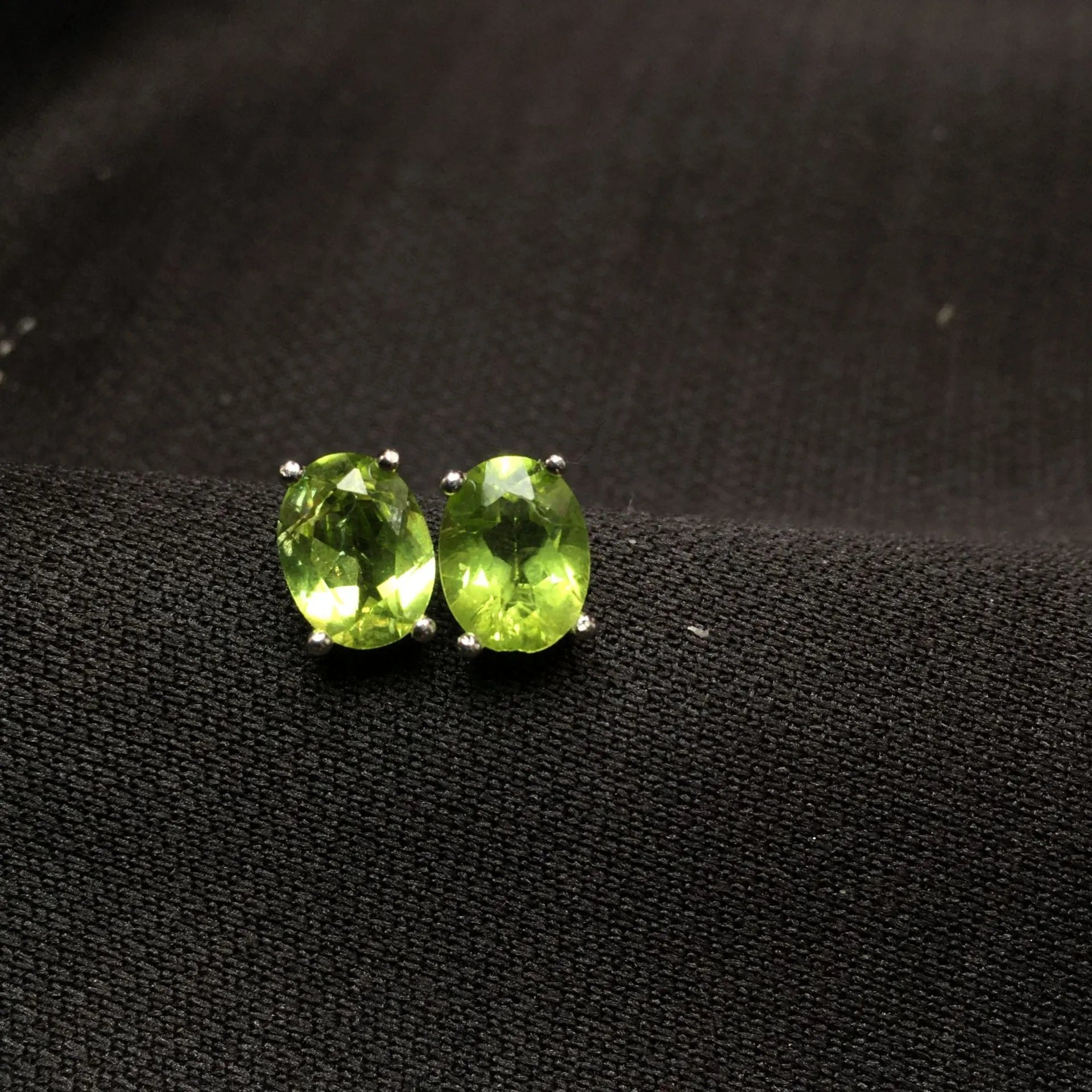 Natural grass green olivine stud earrings in S925 silver with 6×8mm elliptical stone
