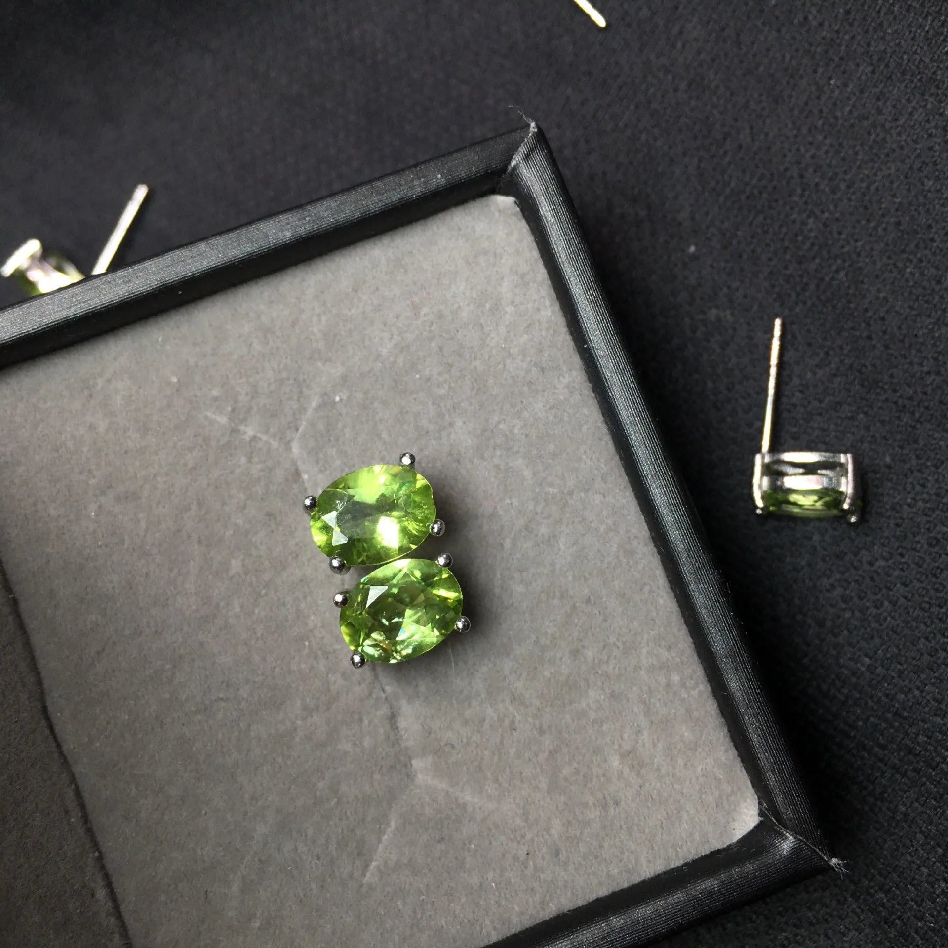 Natural grass green olivine stud earrings in S925 silver with 6×8mm elliptical stone