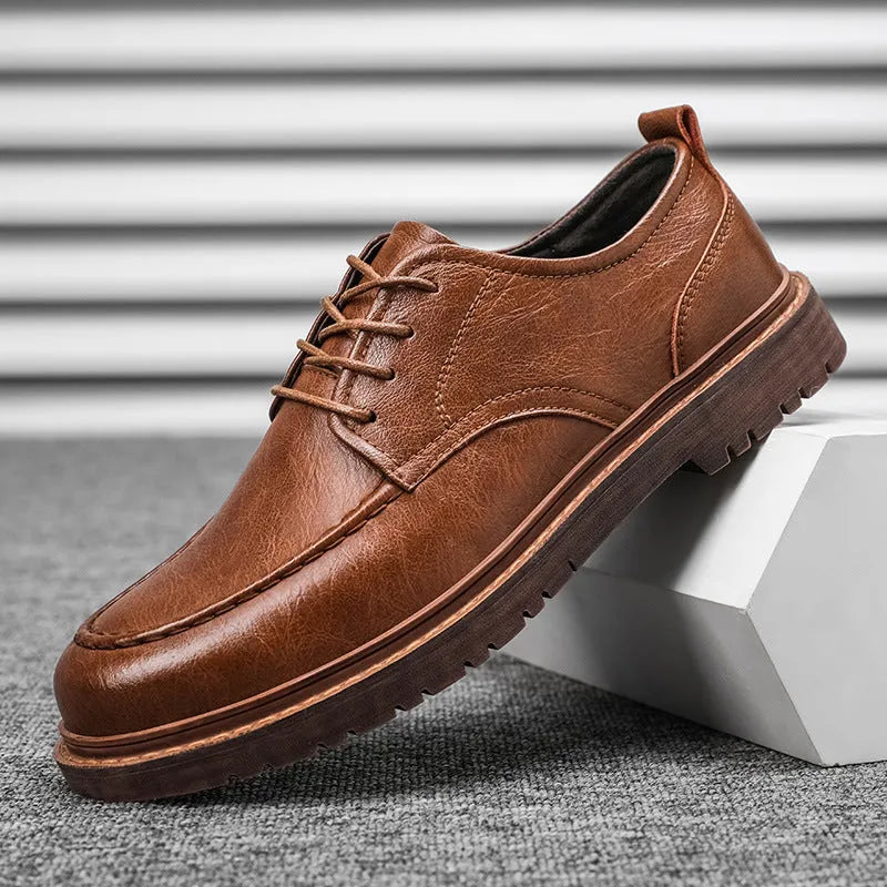 Casual leather shoes in black and brown with round toe design and rubber soles
