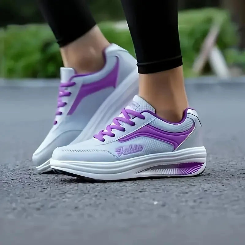 Women's low-heel casual shoes in grey, available in sizes 35 to 42 for travel and sport.