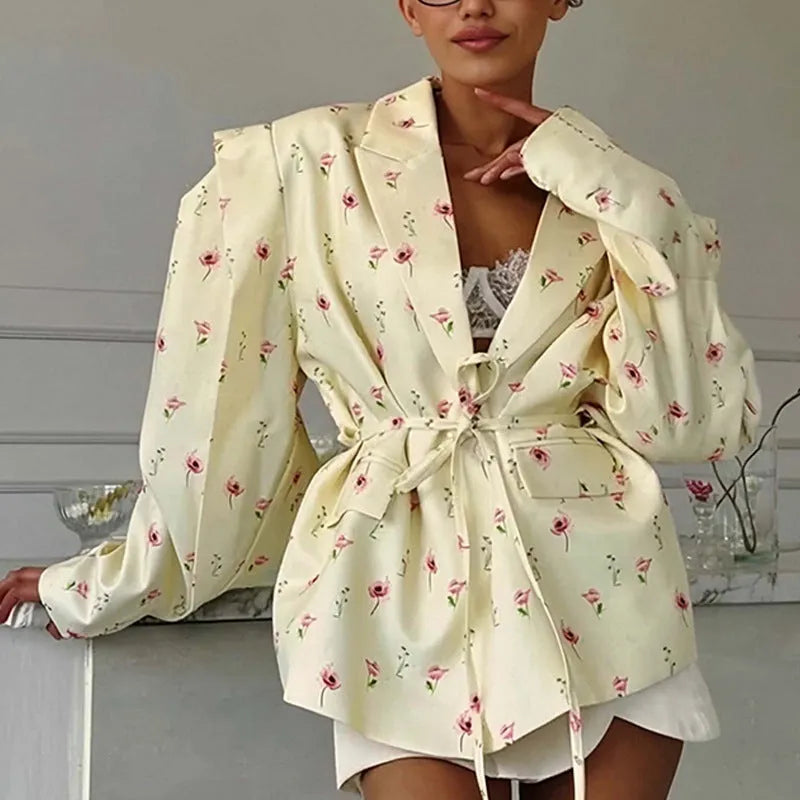 Collar lace-up waist-tight suit jacket in polyester, shown in an adjustable fit with long sleeves.
