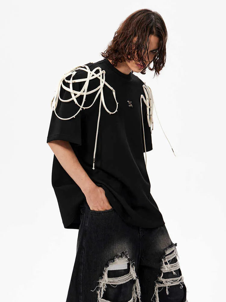 Black T-shirt with rivet ribbon padded shoulders, loose fit, round neck collar