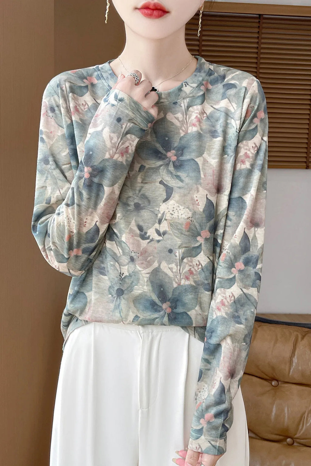 Women's round neck printed floral pullover in tencel cotton blend fabric with regular sleeves